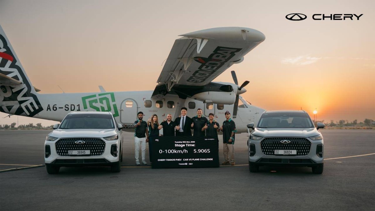 شيري تيغو 9 سي إس إتش تجتاز تجربة «السيارة مقابل الطائرة» في سكاي دايف دبي