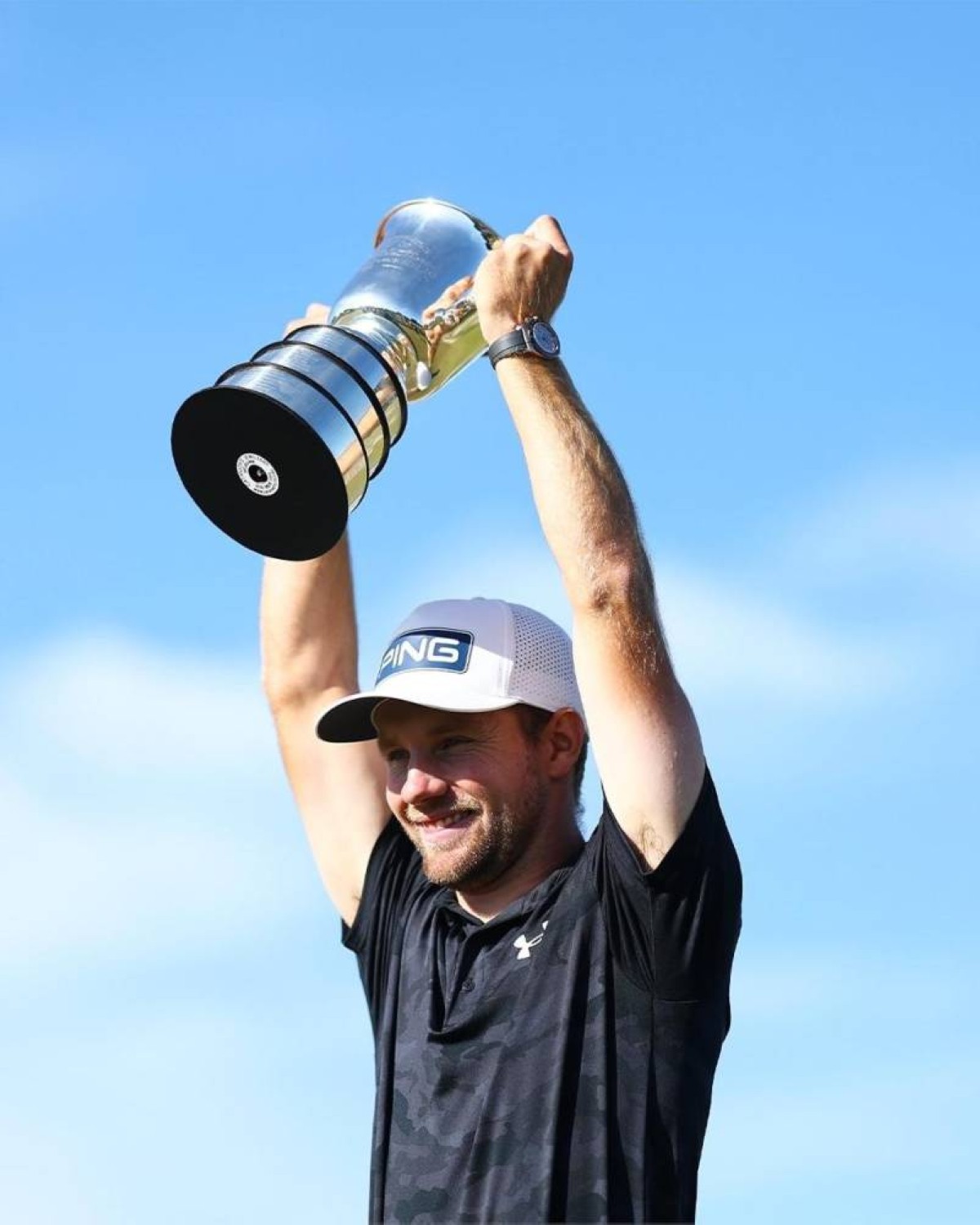 الدنماركي بيترسين من الإمارات إلى عالمية جولة دي بي ورلد للغولف