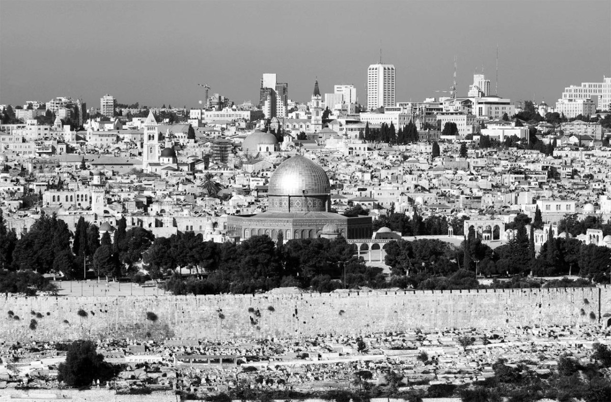 1949 صدور قرار الأمم المتحدة رقم 303 بإعادة تأكيد وضع القدس تحت نظام دولي دائم.
