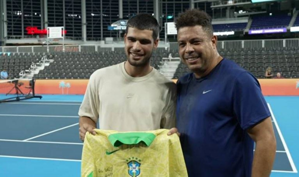 رونالدو «الظاهرة» يستعرض مهاراته في التنس مع ألكاراز