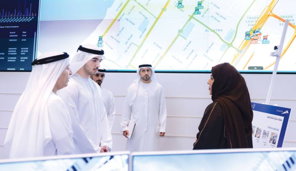 محمد بن راشد بن محمد خلال تفقده المركز بحضور مطر الطاير