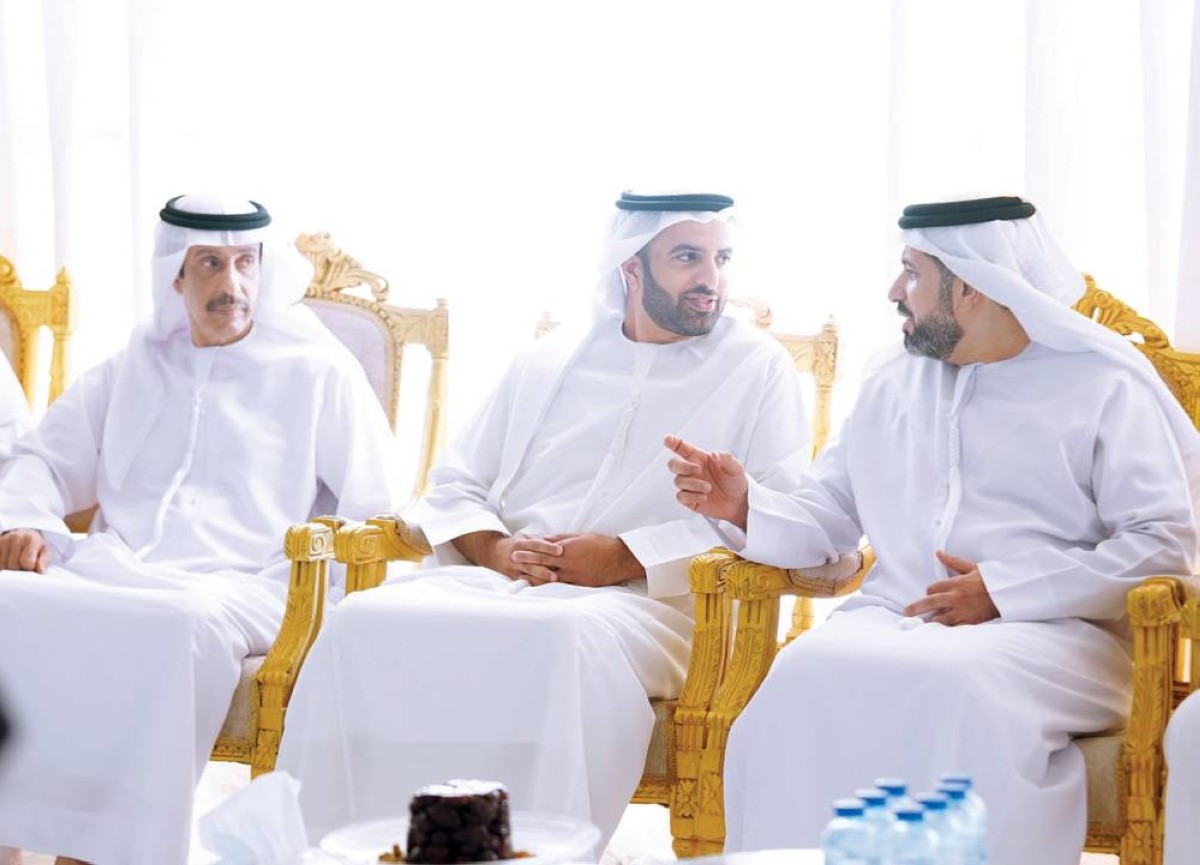  محمد بن سعود خلال تقديمه واجب العزاء 