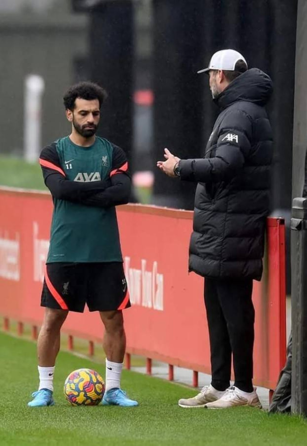 كلوب يكشف سراً قديماً يعود للواجهة في أزمة صلاح داخل ليفربول