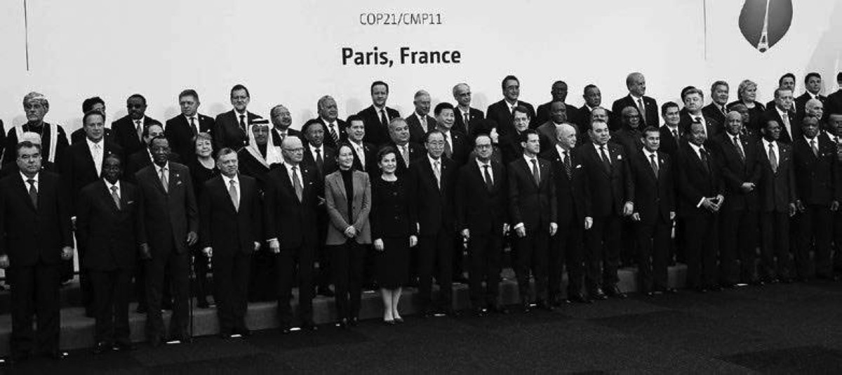 2015 -   مؤتمر باريس للمناخ ينهي أعماله باتفاق دولي تاريخي حول المناخ.
