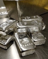 الفضة ترفع مكاسبها منذ بداية العام إلى 115%