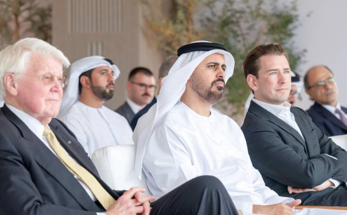 ذياب بن محمد متابعاً فعاليات الحوار