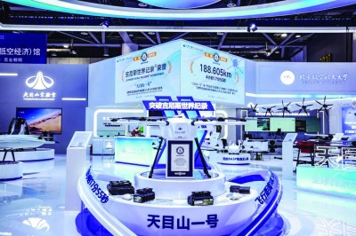 طائرة دون طيار تسجل أطول مسافة بالعالم