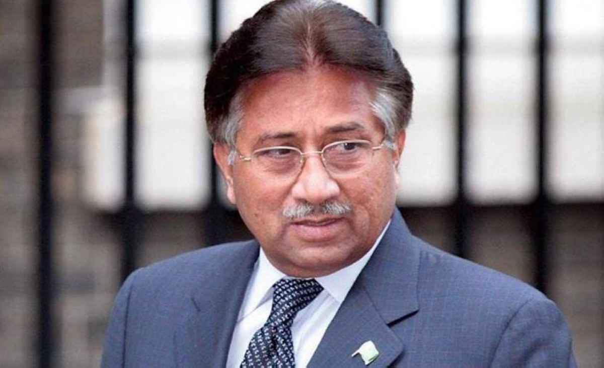 2003 رئيس باكستان برويز مشرف ينجو من محاولة اغتيال.
