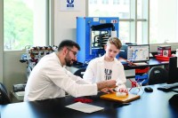 طفل بقدرات فريدة يصبح أصغر طالب جامعي في الإمارات