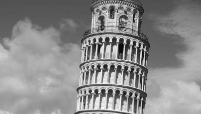 2001 إعادة افتتاح برج بيزا المائل بعد 11 سنة من الإغلاق والصيانة بتكلفة بلغت 27 مليون دولار.