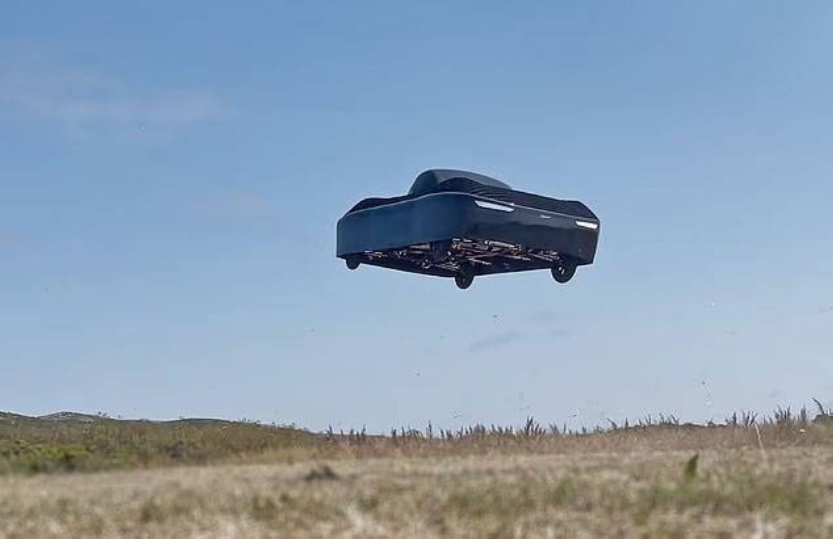 وداعا للازدحام المروري.. أول سيارة طائرة في التاريخ تبدأ الإنتاج