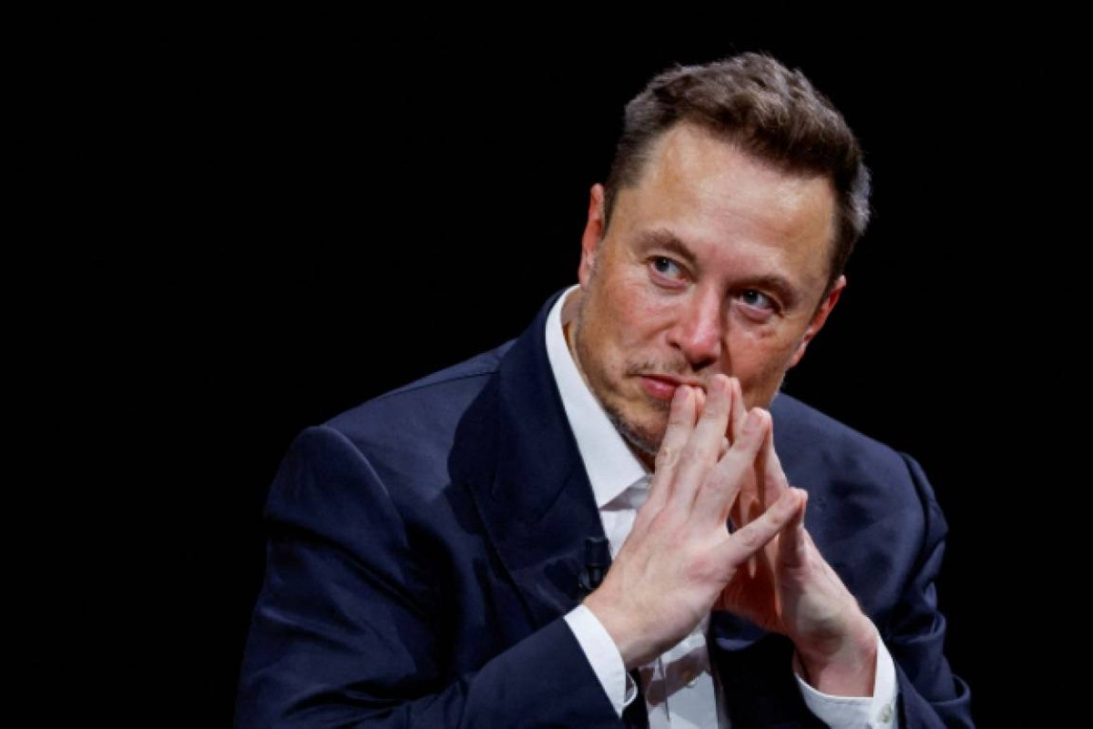إيلون ماسك.. الأول في العالم بثروة 677 مليار دولار