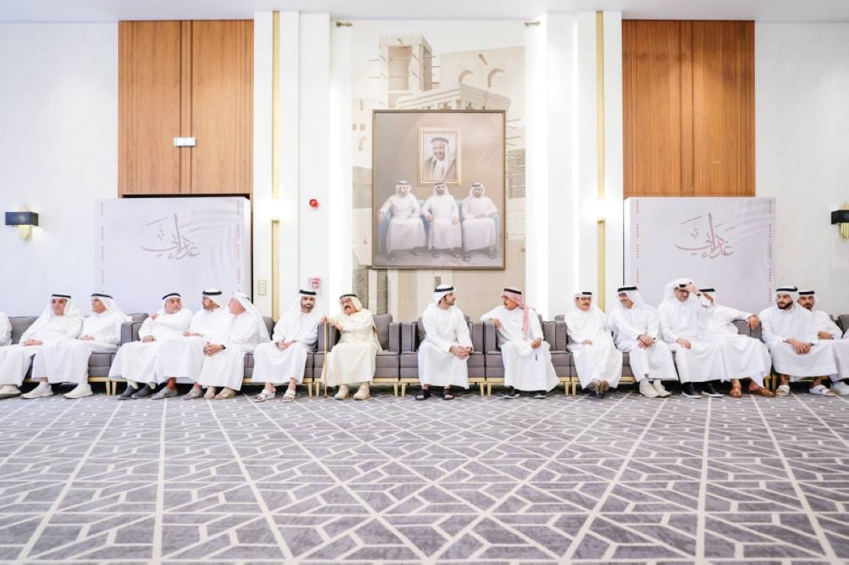 حمدان بن محمد خلال الفعالية بحضور محمد النابودة ومحمد القمزي وعدد من أعيان وأهالي منطقة ديرة |