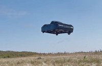 وداعا للازدحام المروري.. أول سيارة طائرة في التاريخ تبدأ الإنتاج