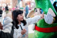 مطار دبي الدولي حكاية شتوية ساحرة في موسم الأعياد