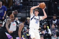 لاعب صاعد يصنع التاريخ في دوري السلة الأمريكي