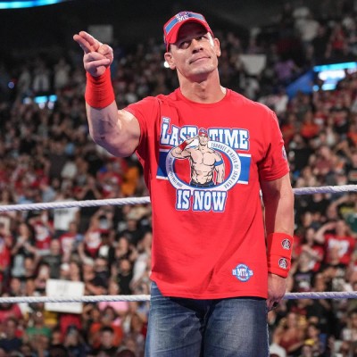 جون سينا  يودع مصارعة المحترفين بابتسامة وحركة إخضاع