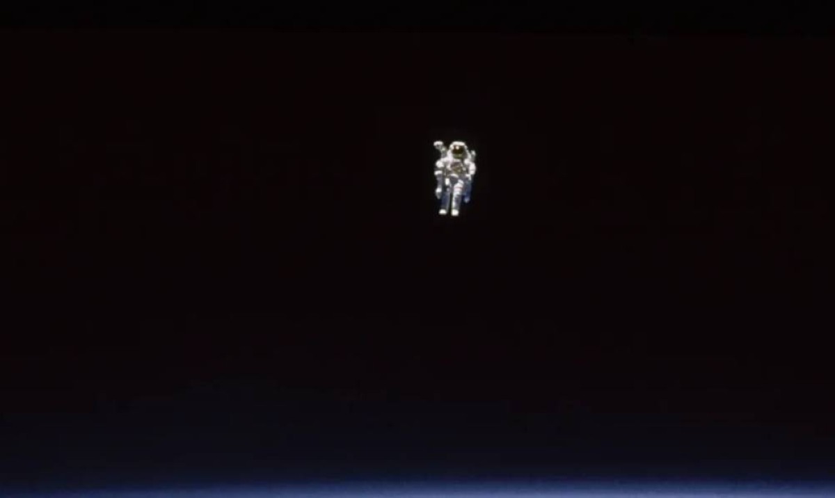 ثوان تحبس الأنفاس.. قصة الصورة الأكثر رهبة في تاريخ الفضاء