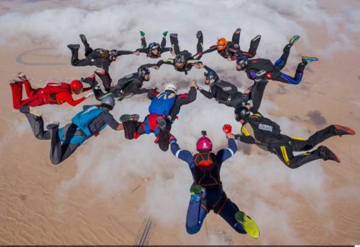 15 عاماً من سكاي دايف دبي والتميز في تجارب القفز المظلي