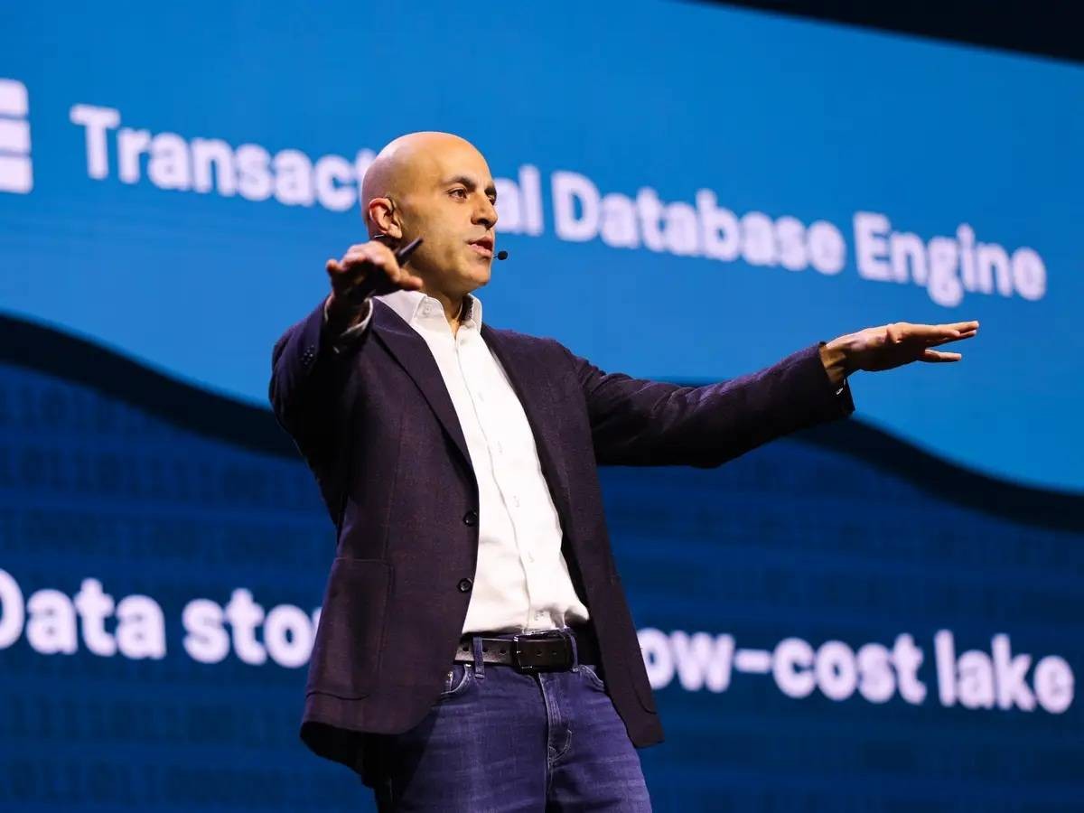 "داتابريكس" تقلب موازين القوى بـ 134 مليار دولار و"أوبن إيه آي" يشعل صراع السيادة