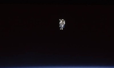 ثوان تحبس الأنفاس.. قصة الصورة الأكثر رهبة في تاريخ الفضاء