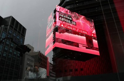 مؤشر نيكاي يغلق مرتفعاً مع اقتفاء أسهم التكنولوجيا لمكاسب ناسداك