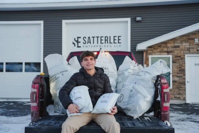 عمره 18 عاماً ودخله 300 ألف دولار شهرياً..  كيف غيّرت طابعة حياته؟