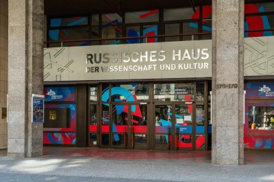 "البيت الروسي" في مواجهة "غوته".. ما القصة؟