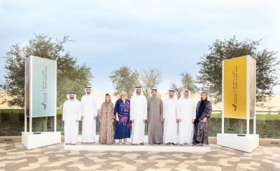 عبدالله بن طوق وعصام كاظم وجاسم المدفع وسعيد السماحي والمسؤولون في لقطة جماعية