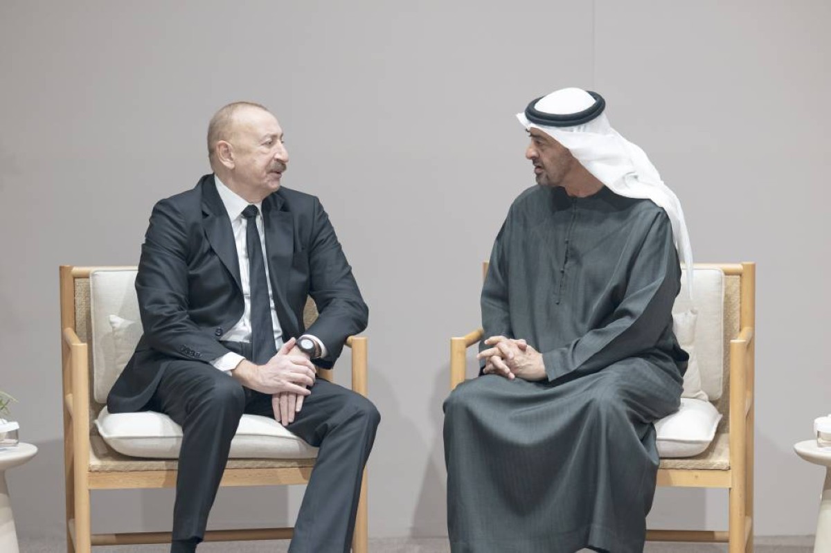 محمد بن زايد متحدثاً إلى إلهام علييف 