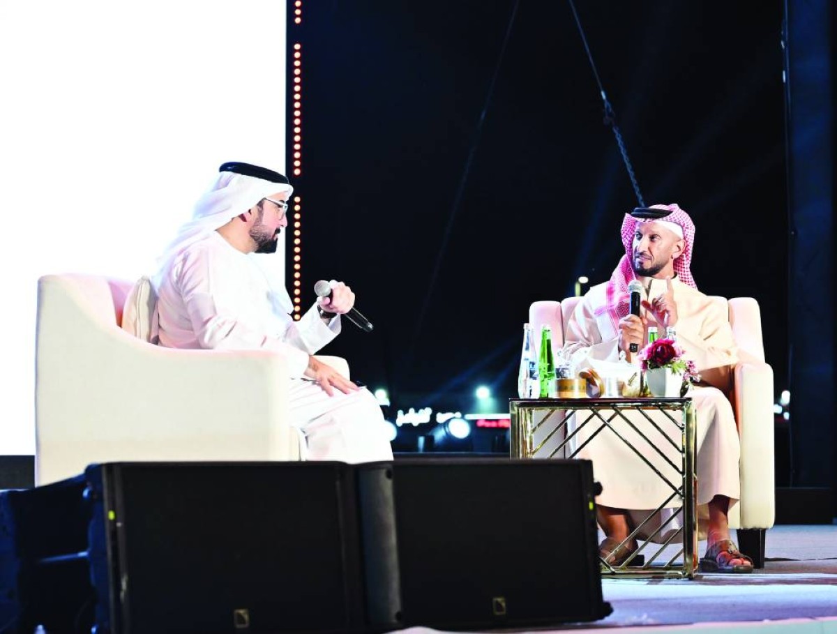 عبدالله آل حامد وأحمد اليماحي خلال الجلسة