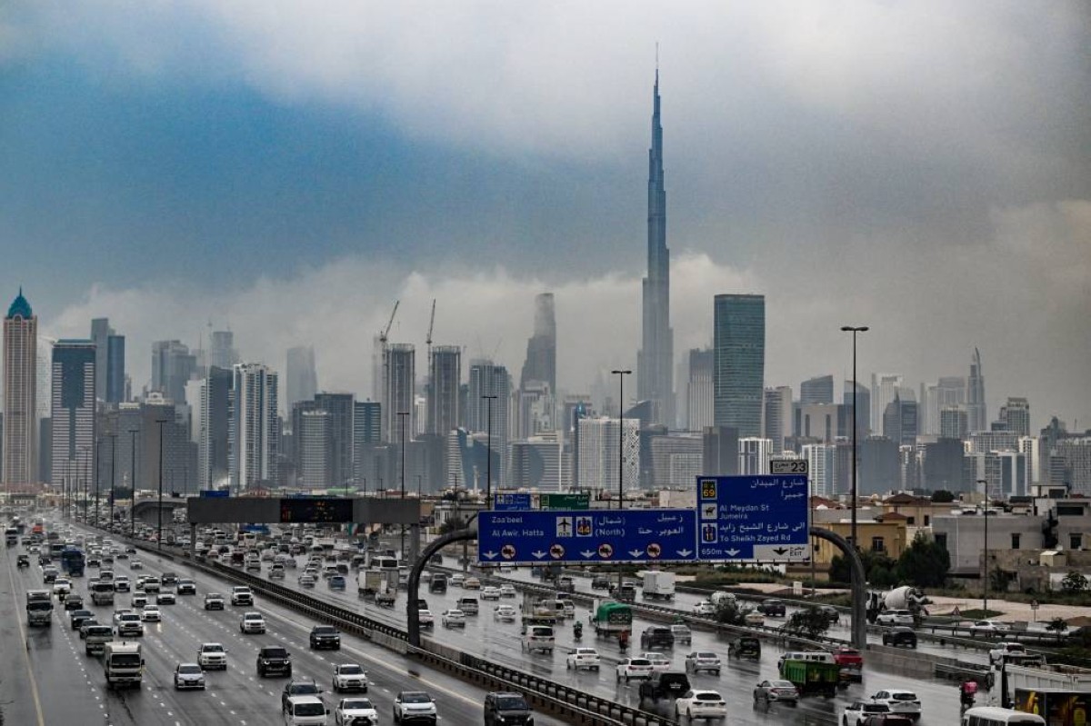 أمطار الخير تعم الإمارات وتوقعات باستمرار الحالة الجوية حتى الغد