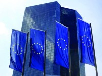 «المركزي الأوروبي» يبقي أسعار الفائدة دون تغيير ويرفع توقعات النمو