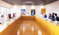 عبدالله بن طوق يترأس مجلس الإمارات للسياحة بحضور كبار المسؤولين