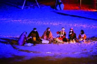 «الشارقة للمسرح الصحراوي» يسدل ستار دورته الـ 9 بـ«جمر الغضى»