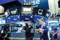 «وول ستريت» ترحّب بتراجع التضخم.. والتوقعات تدعم «ميكرون»