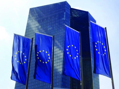 «المركزي الأوروبي» يبقي أسعار الفائدة دون تغيير ويرفع توقعات النمو