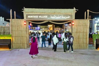 القرية التراثية في مهرجان الشيخ زايد تستقطب الزوار بتجارب تفاعلية