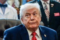 ترامب: لا أستبعد خوض حرب مع فنزويلا