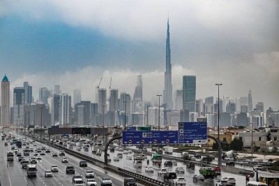 أمطار غزيرة على الإمارات.. وخطط استباقية للتعامل مع مستجدات الحالة الجوية