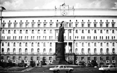 1917 تأسيس الاستخبارات السوفييتية «كي جي بي».