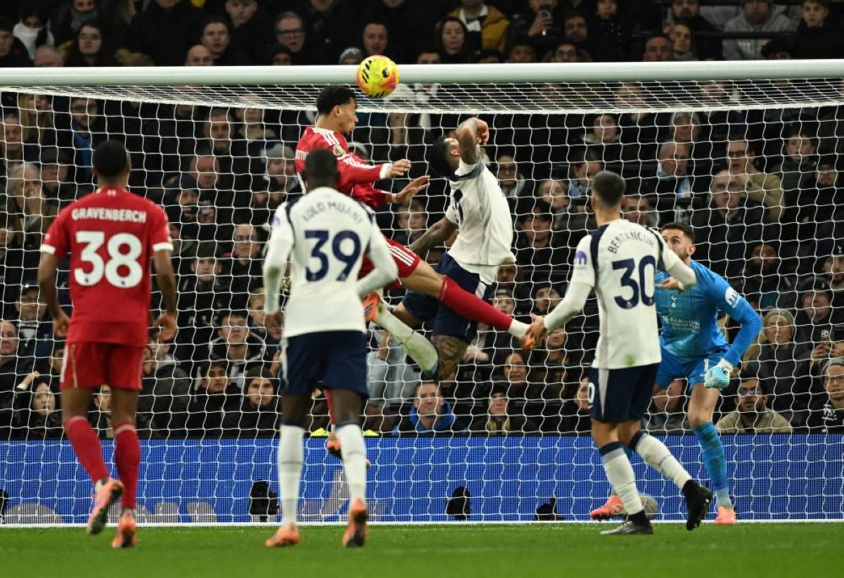 توتنهام بتسعة لاعبين يخسر وسط جماهيره أمام ليفربول