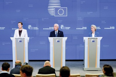 قادة أوروبيون يتحدثون في مؤتمر صحافي خلال قمة الاتحاد الأوروبي في بروكسل |