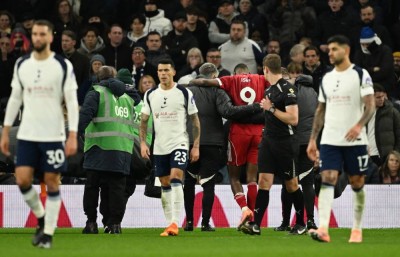 إصابة قوية تفسد فرحة إيزاك بهدفه في مباراة ليفربول وتوتنهام