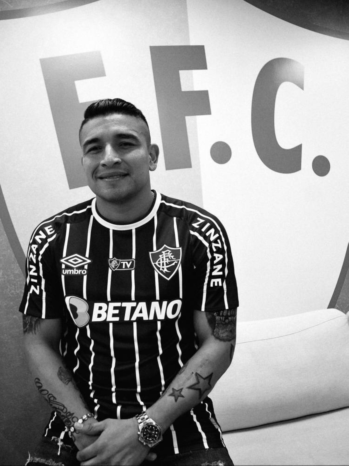 كان يطلب الرحمة.. اللحظات الأخيرة في حياة نجم برشلونة الإكوادوري (فيديو)