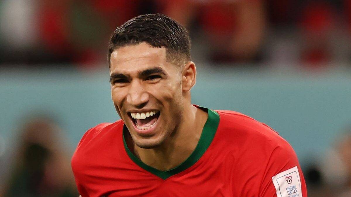 «فيفا» يمنح حكيمي دفعة معنوية قبل قيادة المغرب في كأس إفريقيا
