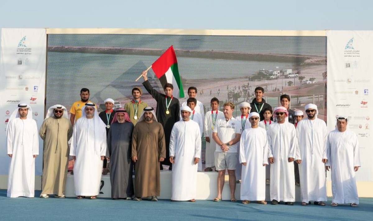 مهرجان الياسات يتوج الفائزين بسباق القفاي للمحامل الشراعية