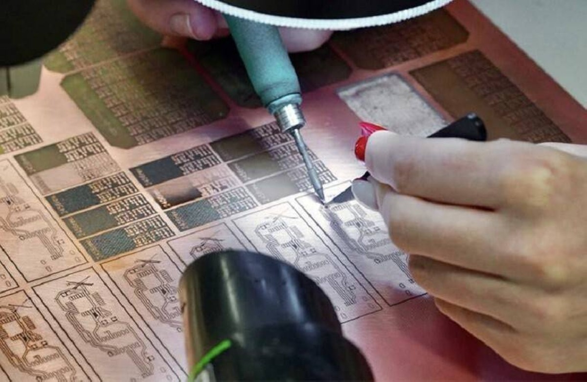 هوائيات مصغرة محمولة للاتصالات تحت الماء