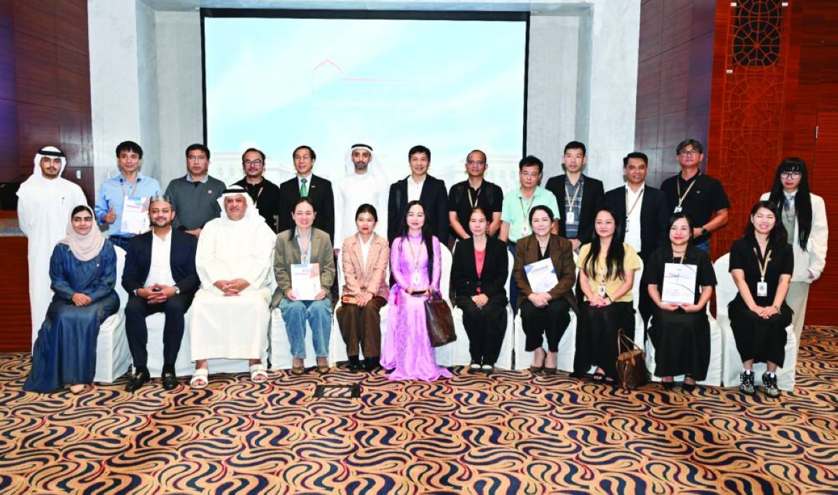 خلال اللقاء مع الوفد التجاري الفيتنامي بحضور رجال أعمال من الشارقة