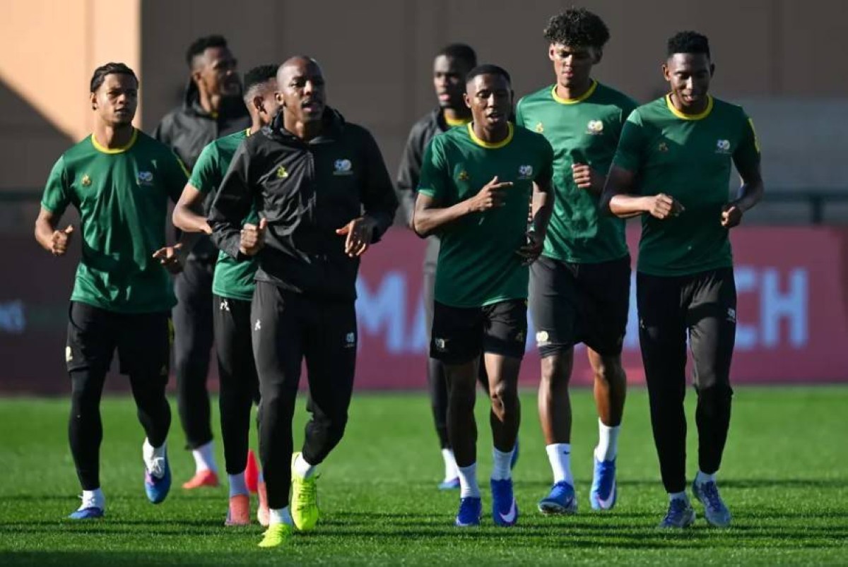 «بافانا بافانا» يصل إلى مراكش عبر دبي في رحلة الـ26 ساعة